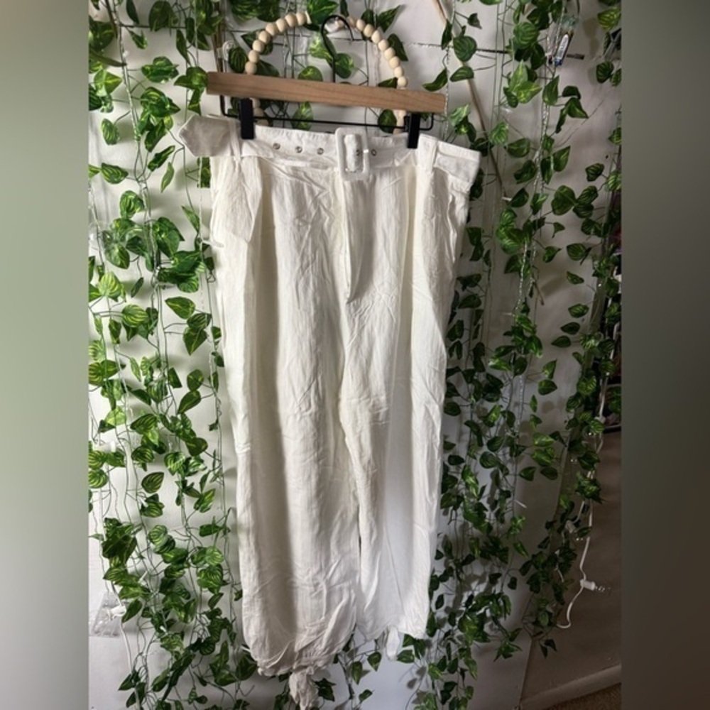 Kittenish White Linen Pants With Belt